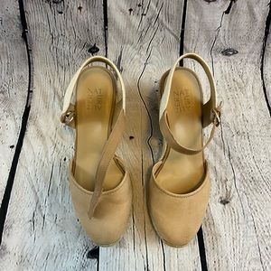 Naturalizer Women’s 11 W Taupe Leather Wedge Heel